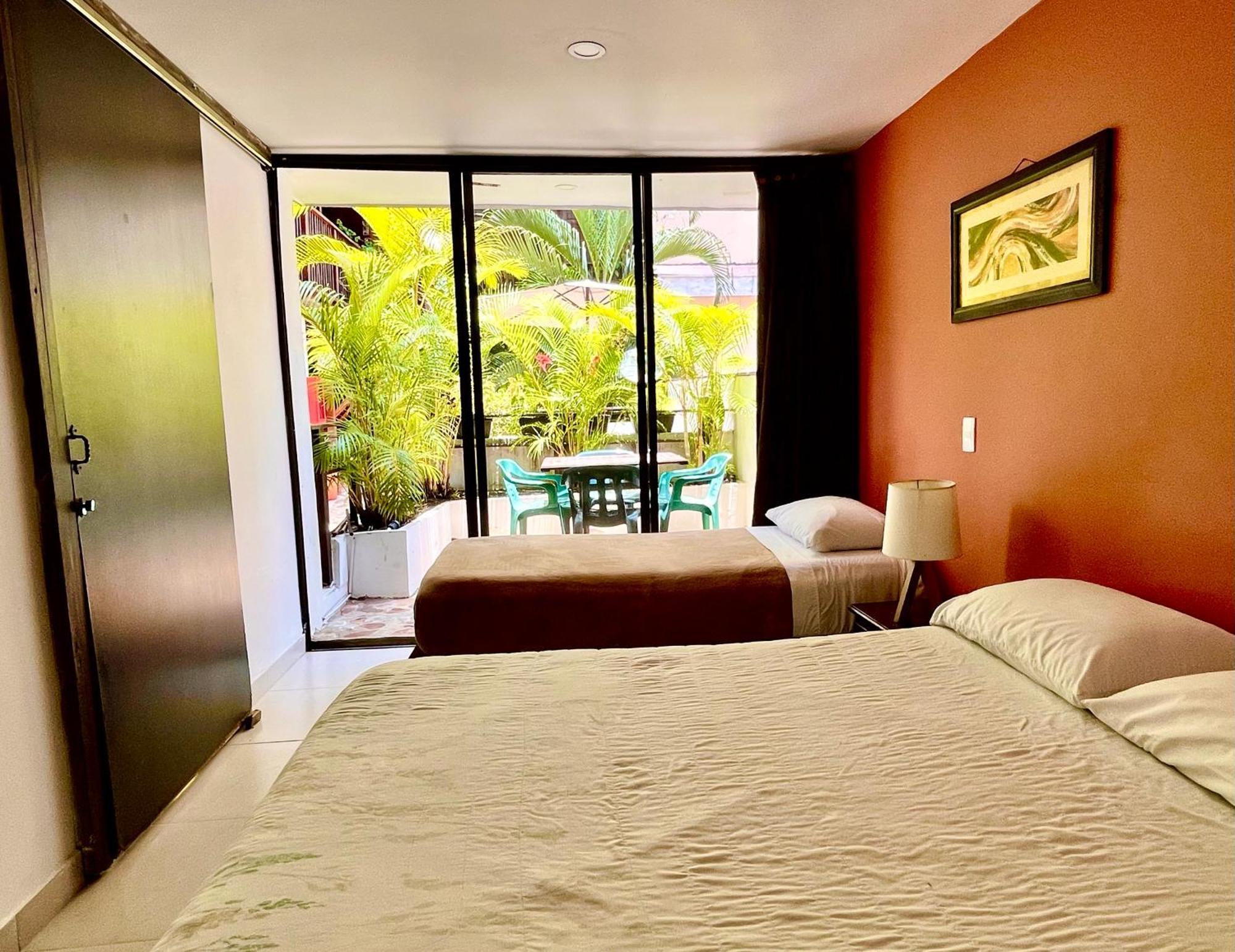 Casa Kiwi Hostel Medellín Extérieur photo