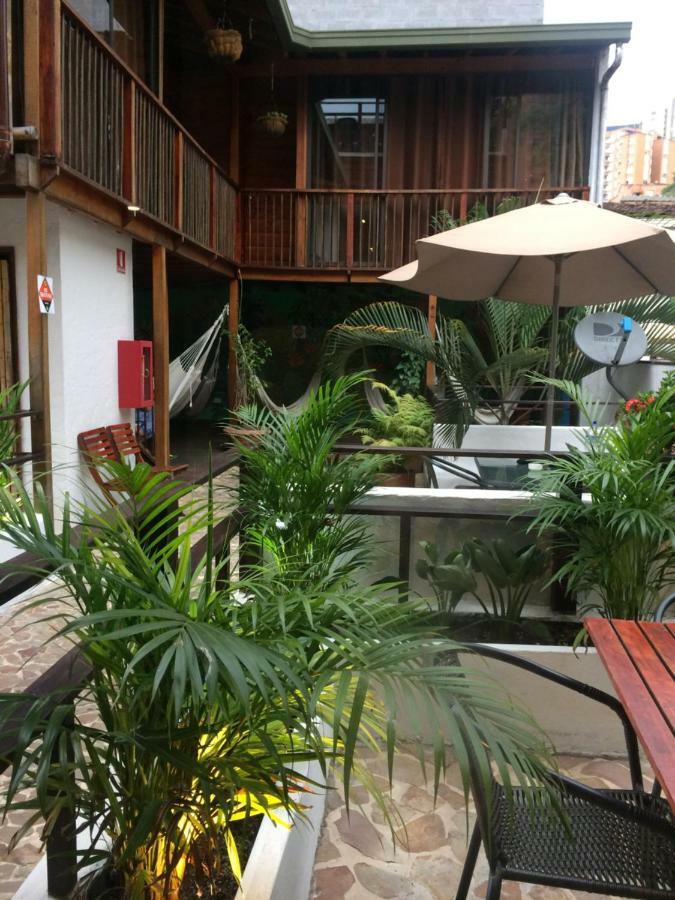 Casa Kiwi Hostel Medellín Extérieur photo